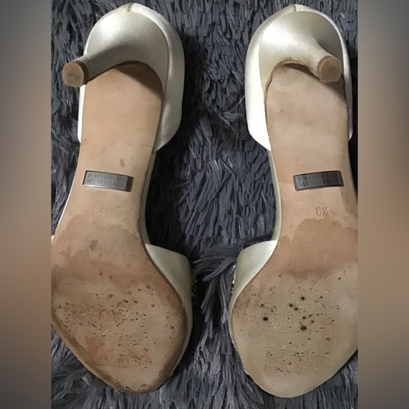Badgley Mischka 8.5 Cream Satin Rhinestone Heels. *Scuffed - Picture 4 of 15
